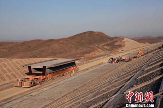 通訊：蘭新鐵路運梁工的一天