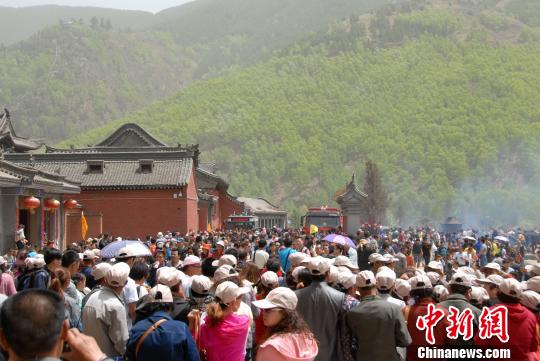 山西五臺山：近5.5萬游客中國旅游日免票進山
