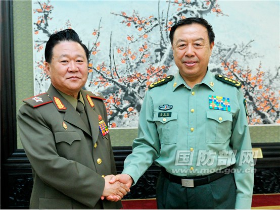 中央軍委副主席范長龍會見金正恩特使崔龍海（圖）