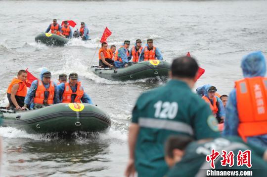 山西消防進行抗洪搶險及水上救援實戰(zhàn)演練