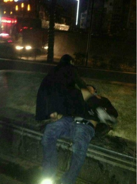 女子鬧市當眾強奸男子