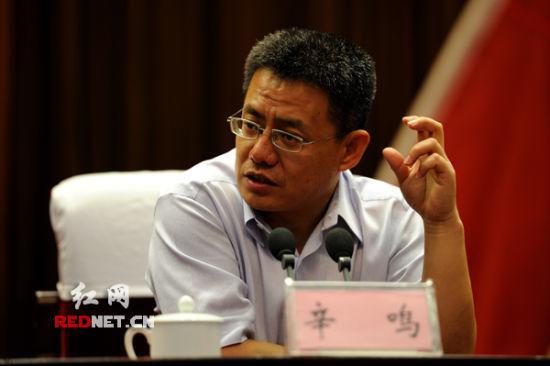 中央黨校辛鳴教授受邀做關(guān)于“中國(guó)夢(mèng)”內(nèi)涵和路徑保障的講座。