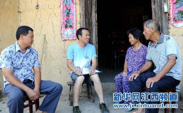 （最美基層干部·圖文互動(dòng)）（4）“這個(gè)小伙子很實(shí)在，我們相信他。”——記大學(xué)生“村官”邢鐳 