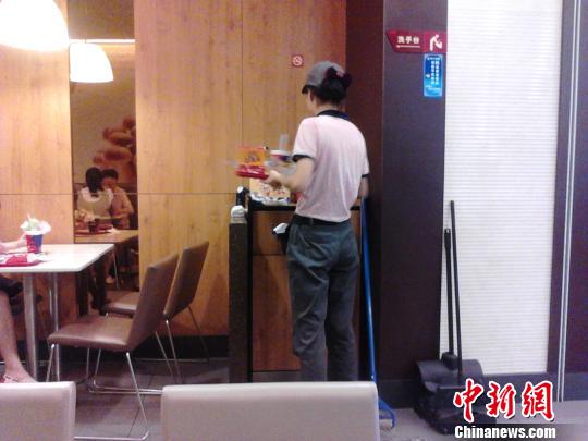 杭州肯德基餐廚垃圾處理成謎三度拒絕正面回應