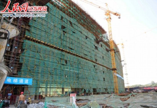 炎夏探訪南京建筑工地：工人未聽說過高溫費