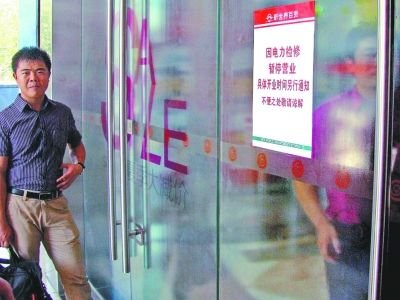 武漢男子商場砍傷4人后跳樓自殺 落下又砸傷1人