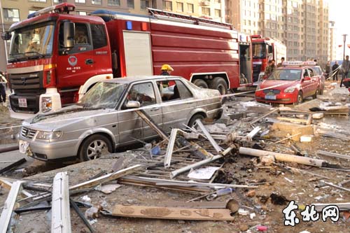 黑龍江雞西住宅樓發(fā)生爆炸起火已致2死25傷（圖）（2）