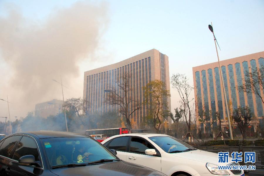 （新華直擊）太原迎澤大街山西省委附近連續發生爆炸