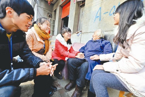 武漢獨居老媽媽生病兒子千里之外請人代為行孝（圖）