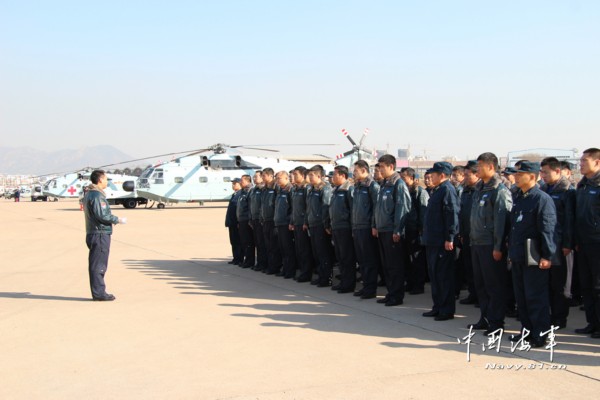 中國海軍首支艦載機部隊直8直9群新年首飛