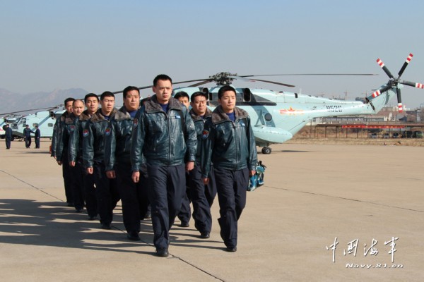 中國海軍首支艦載機部隊直8直9群新年首飛