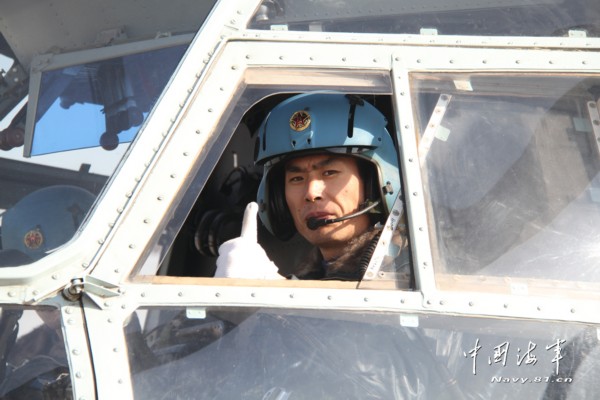 中國海軍首支艦載機部隊直8直9群新年首飛
