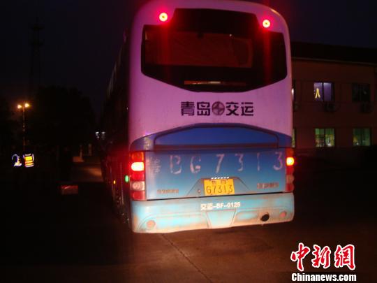 浙一大客車攜萬元高檔煙混跡春運大軍涉非法走私