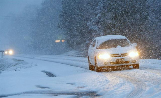 美國南部遇災(zāi)難性暴風(fēng)雪多州進入緊急狀態(tài)（圖）