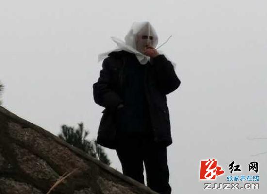 長張高速現蒙面“哨兵”(圖)