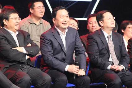 國信辦專職副主任 任賢良（右二）