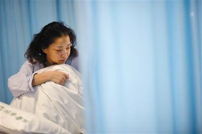 7歲患絕癥男孩捐腎救母：媽媽替我活下去