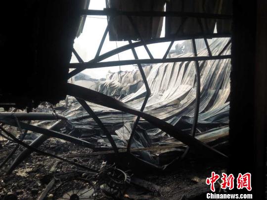 浙江橫店影視城道具棚突發(fā)大火或致幾百萬損失