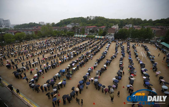 韓國民眾悼念沉船遇難者連續兩日排長隊（組圖）