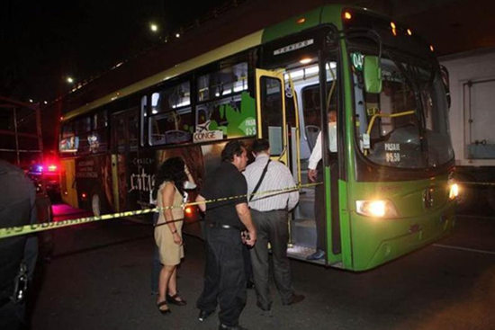 墨西哥劫匪公交車上搶劫未遂反遭乘客殺害（圖）