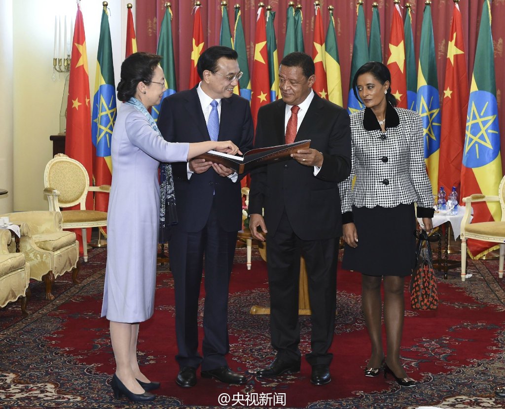 李克強夫人程虹向埃塞總統夫婦贈書
