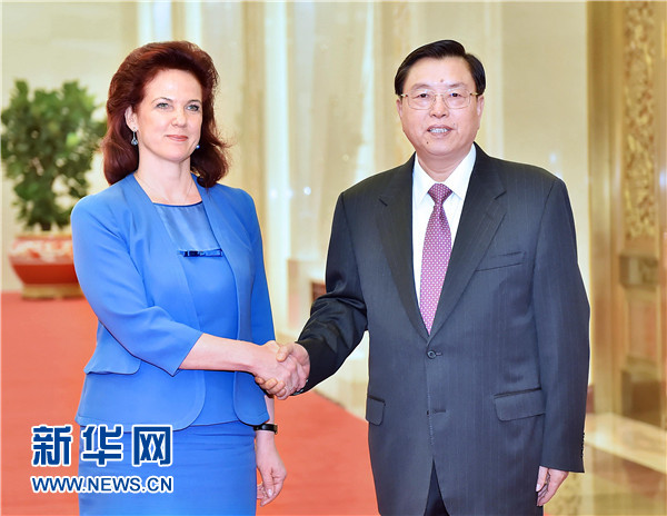 5月27日，全國人大常委會委員長張德江在北京人民大會堂與拉脫維亞議長阿博爾京娜舉行會談。 新華社記者 李濤 攝 