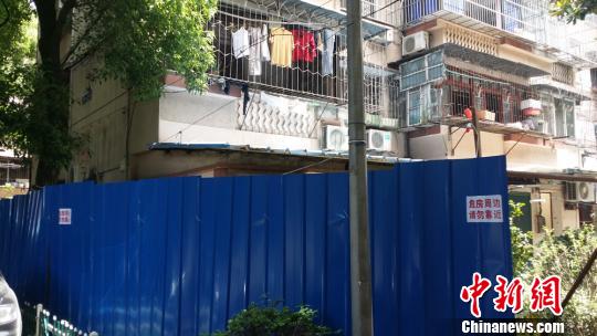浙江寧波一樓房因安全隱患騰空同社區已騰空16幢