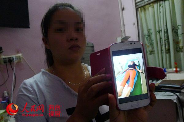 楊女士出示照片表示店內多名按摩女吞食物品自殺入院