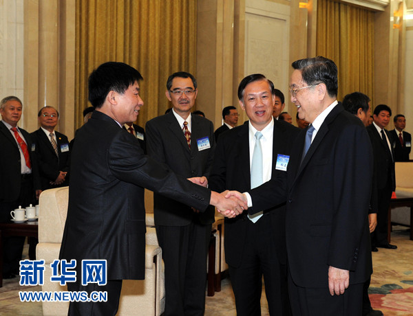 7月7日，中共中央政治局常委、全國政協主席俞正聲在北京會見賴正鎰理事長率領的臺灣商業總會大陸經貿考察團一行。 新華社記者 饒愛民 攝 