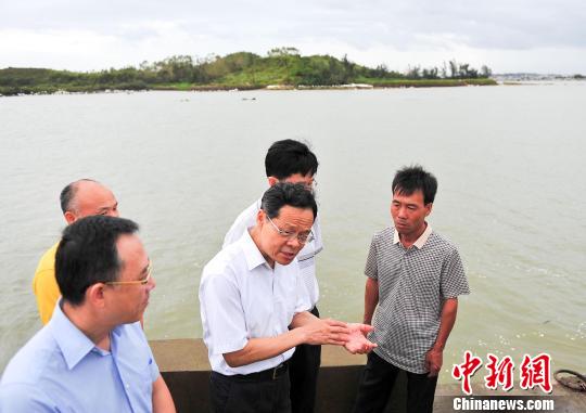 廣西主席視察“威馬遜”重災(zāi)區(qū)鼓勵災(zāi)民振作