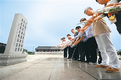 8月1日，海內外各界人士齊聚遼寧紀念中日甲午戰爭爆發120周年。
