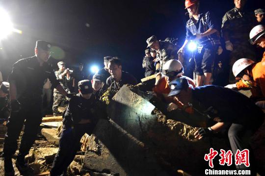 貴州警方力保福泉山體滑坡災區民眾生命財產安全