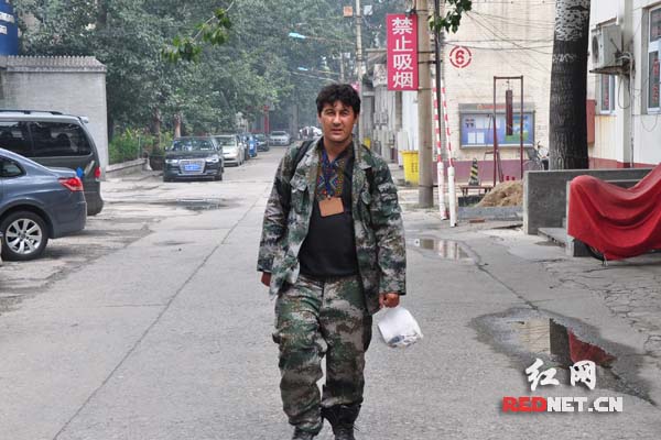 偌大的北京城，多里昆找不著一家接納自己和價(jià)格適宜的旅店。