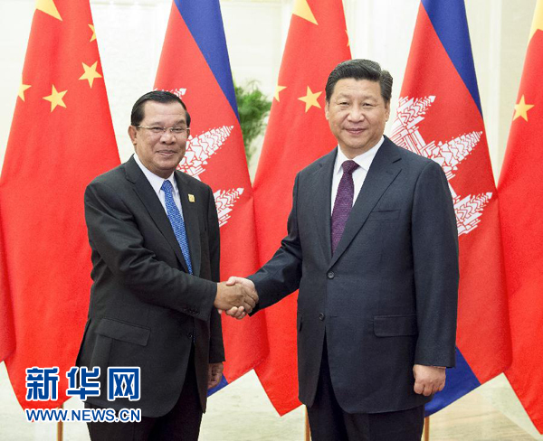 11月7日，中國國家主席習近平在北京人民大會堂會見柬埔寨首相洪森。新華社記者 王曄 攝 