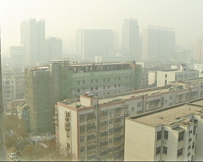 鄭州一醫院加蓋樓層被責令停工后撕掉封條繼續干