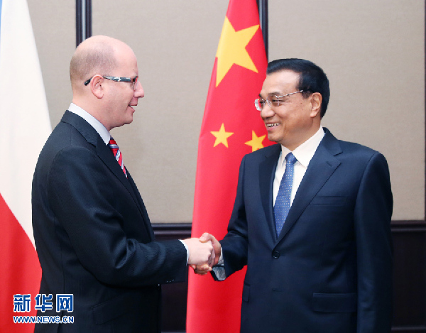 12月16日，中國國務(wù)院總理李克強在貝爾格萊德會見捷克總理索博特卡。 新華社記者姚大偉攝 