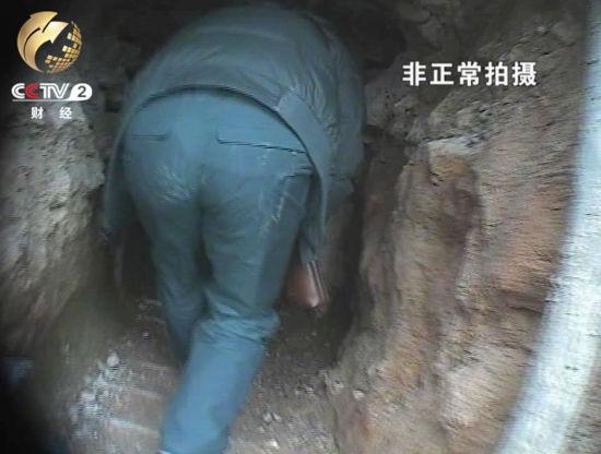 礦洞深達300多米只能彎腰通過