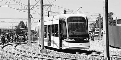 東非第一條城市輕軌：中國造列車駛上非洲屋脊