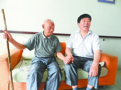 一位敬老院院長的孝與忠