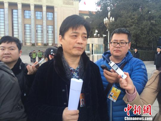 崔永元辣評代表委員履職盡責：“他們現在壓力都特別大”