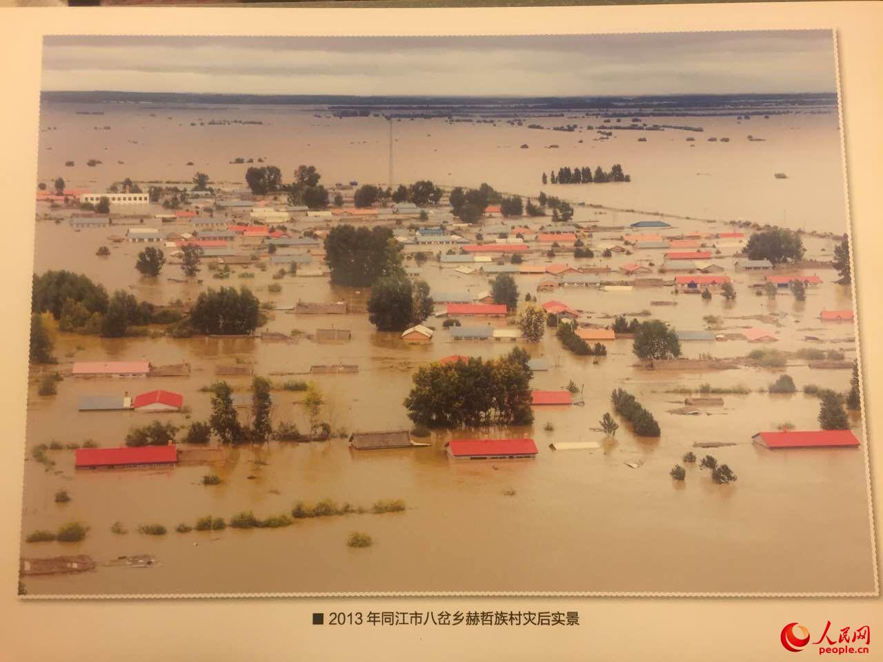 獨家:赫哲族全國人大代表向李克強展示洪災后重建面貌(圖)【7】