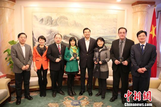 中國向加拿大公民頒發(fā)首批10年多次簽證