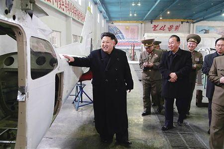 金正恩試飛朝國產(chǎn)飛機 稱發(fā)動機聲音非常好(圖)