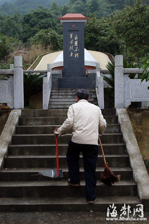 八旬老人堅持祭奠先烈64年 自籌30萬建烈士陵園