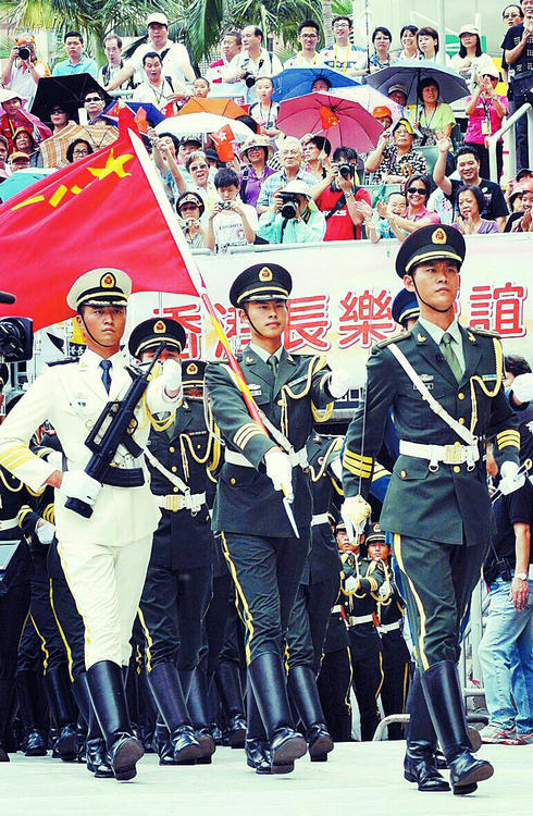 香港基本法25周年：駐港部隊用實際贏認同