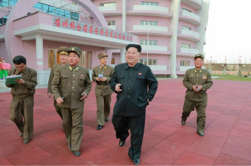 金正恩視察元山幼兒園現場對工程進度滿意（圖）