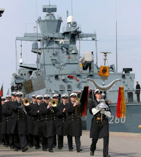 資料圖：德國“不倫瑞克”級輕型護衛(wèi)艦服役