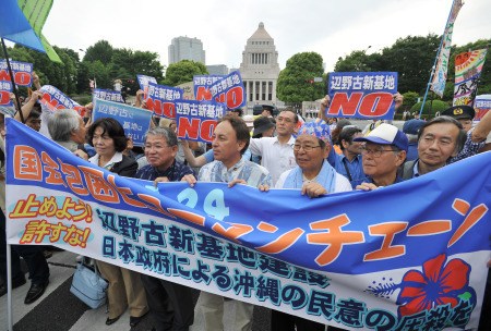 日本1.5萬民眾國會前集會抗議美軍基地搬遷