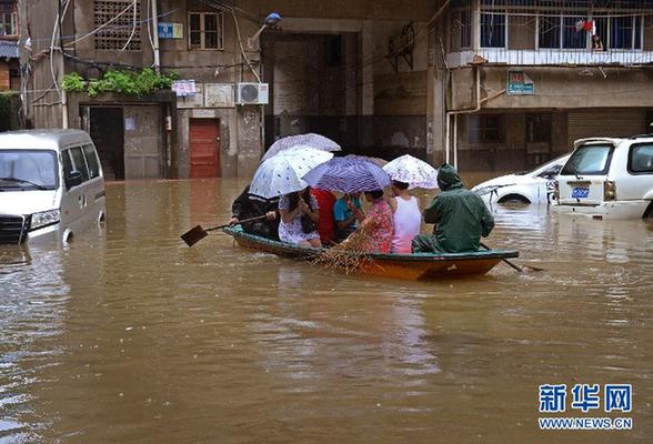 江西南昌遭暴雨襲擊部分小區房間進水車輛被淹