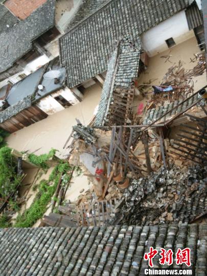 廣東仁化突發強降雨山洪致2.35萬人受災422間房屋被淹